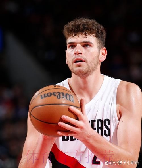 吕佩尔左侧回传 克林根弧顶三分命中 吕佩尔左侧回传 克林根弧顶三分命中