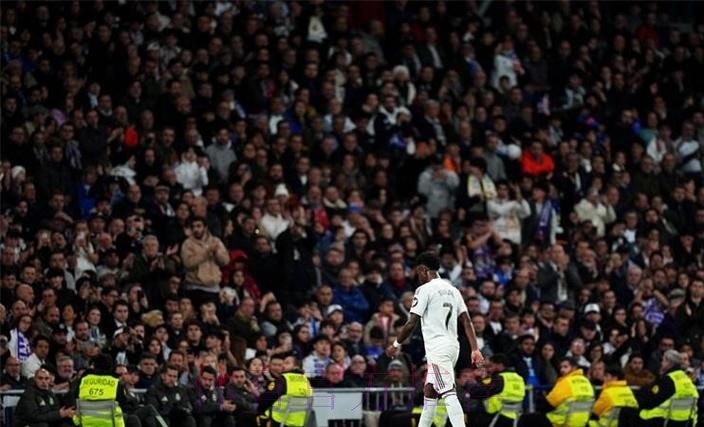 17场0球 观众狂嘘!皇马巨星心态炸了:赛后5分钟耍脾气 17场0球 观众狂嘘!皇马巨星心态炸了:赛后5分钟耍脾气